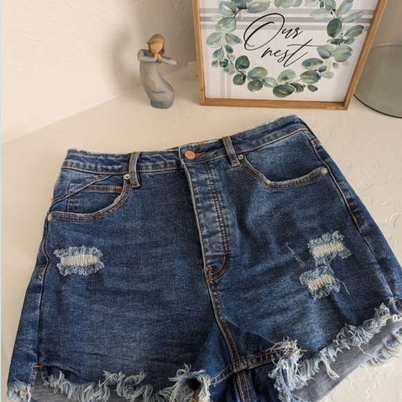 Free People CRVY Denim short, Sz 30 - Picture 2 of 3